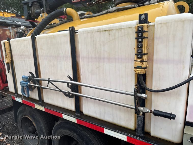 image for item EV5025 2017 Vermeer MC873SDT Heavy Low Profile vacuum excavator