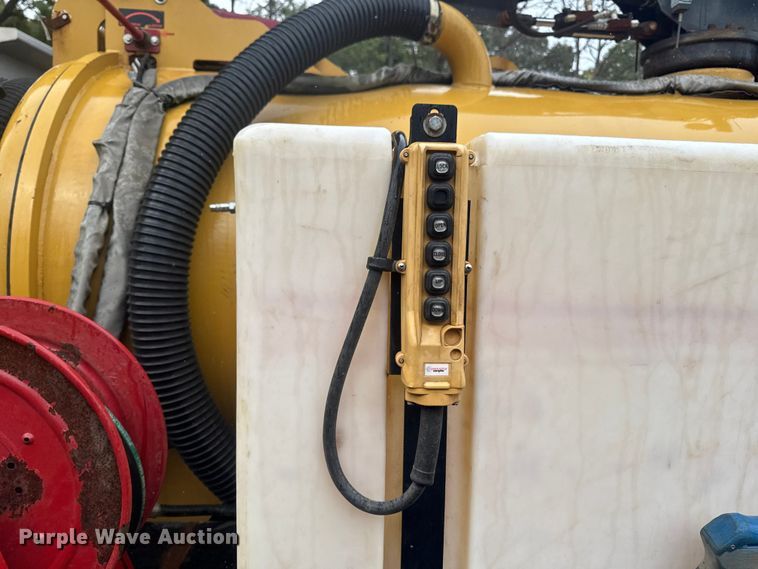 image for item EV5025 2017 Vermeer MC873SDT Heavy Low Profile vacuum excavator