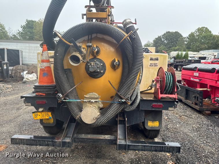 image for item EV5025 2017 Vermeer MC873SDT Heavy Low Profile vacuum excavator