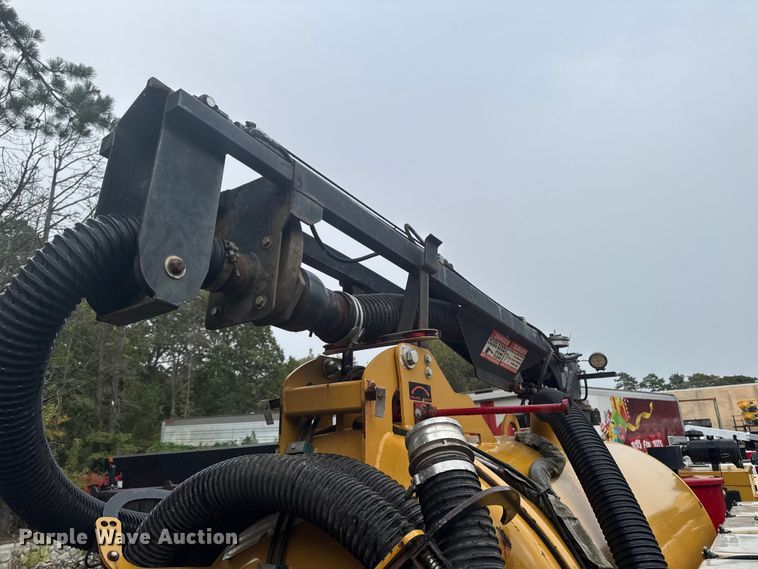 image for item EV5025 2017 Vermeer MC873SDT Heavy Low Profile vacuum excavator