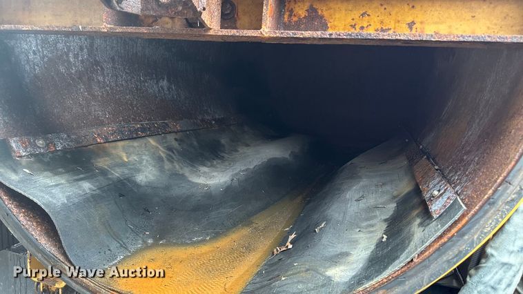 image for item EV5025 2017 Vermeer MC873SDT Heavy Low Profile vacuum excavator