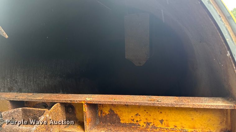 image for item EV5025 2017 Vermeer MC873SDT Heavy Low Profile vacuum excavator