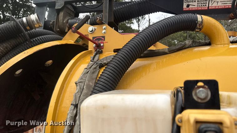 image for item EV5025 2017 Vermeer MC873SDT Heavy Low Profile vacuum excavator