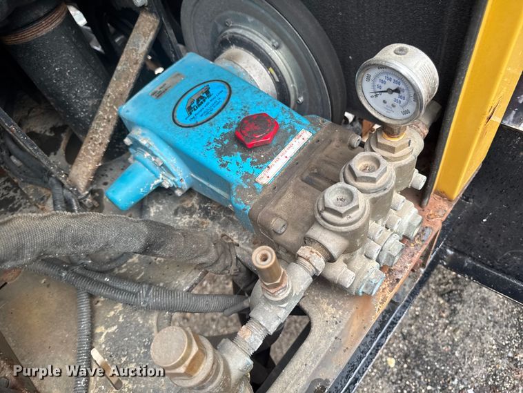 image for item EV5025 2017 Vermeer MC873SDT Heavy Low Profile vacuum excavator