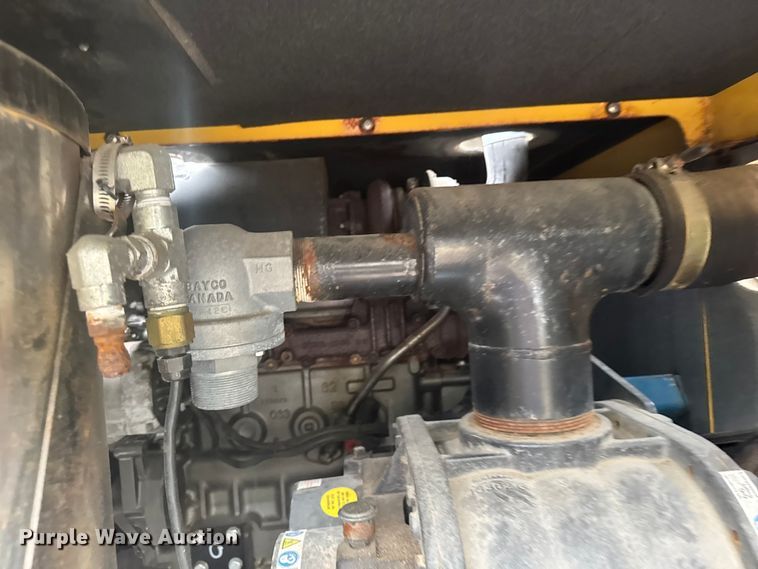 image for item EV5025 2017 Vermeer MC873SDT Heavy Low Profile vacuum excavator