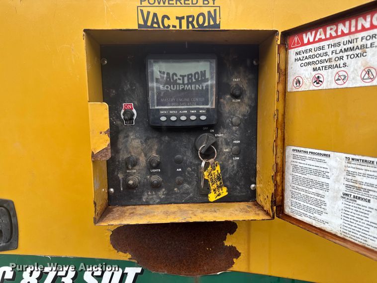 image for item EV5025 2017 Vermeer MC873SDT Heavy Low Profile vacuum excavator