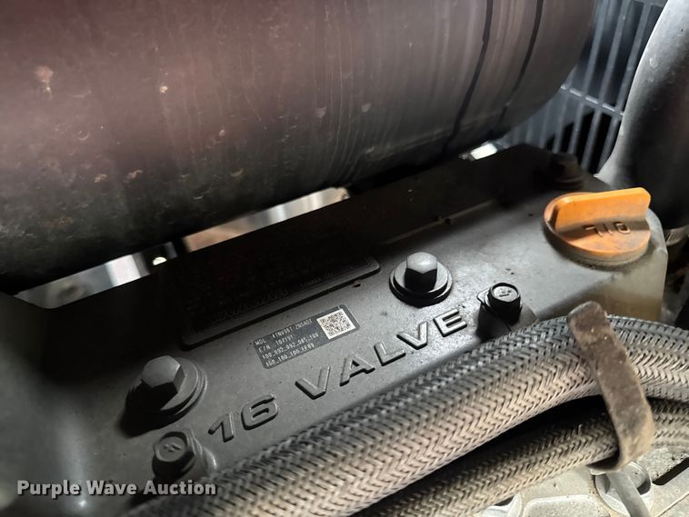 image for item EV5025 2017 Vermeer MC873SDT Heavy Low Profile vacuum excavator