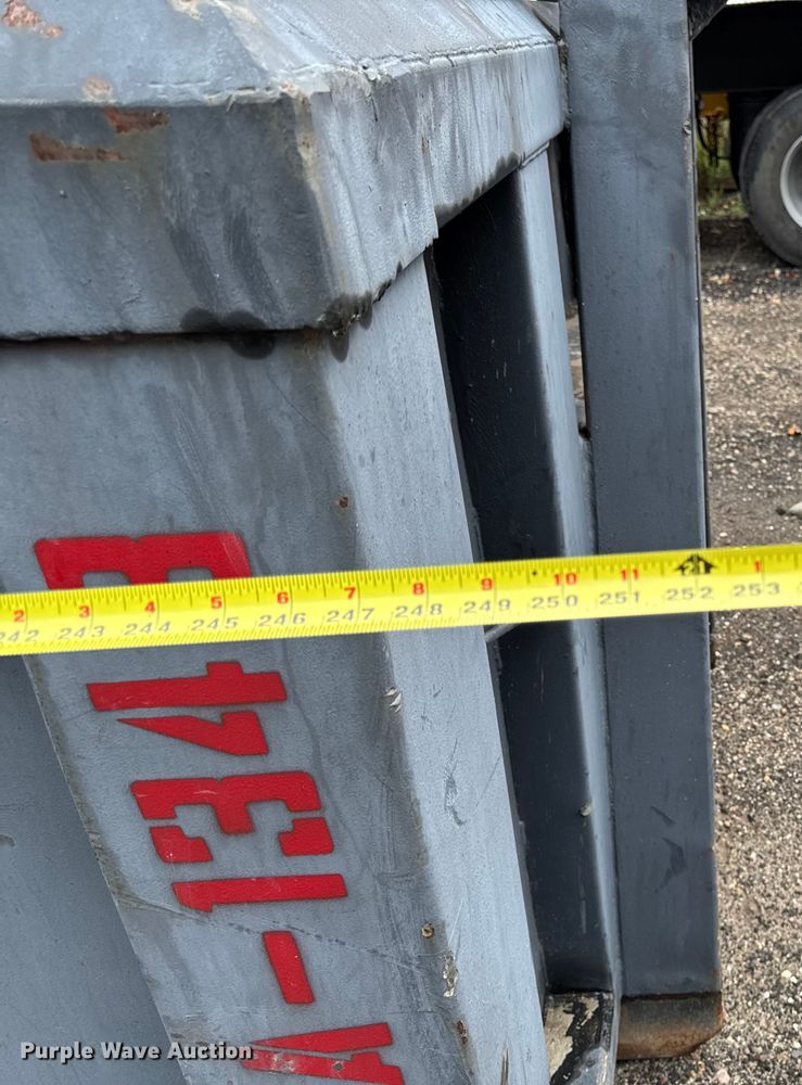 image for item EV5029 Roll-off dumpster