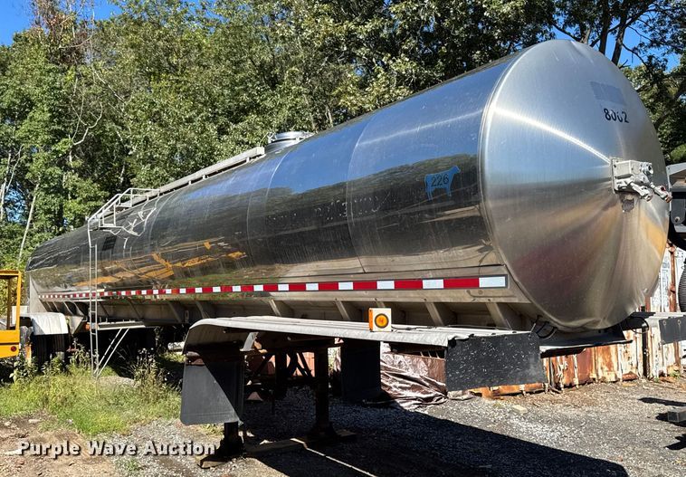 image for item EV5069 1986 Walker stainless TBTC-8002 vacuum trailer