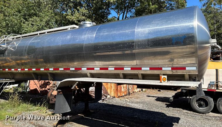 image for item EV5069 1986 Walker stainless TBTC-8002 vacuum trailer