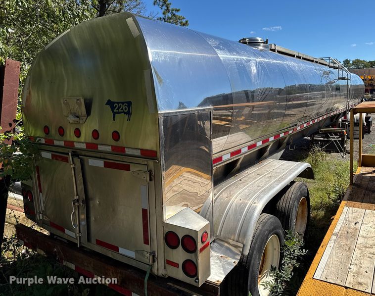 image for item EV5069 1986 Walker stainless TBTC-8002 vacuum trailer