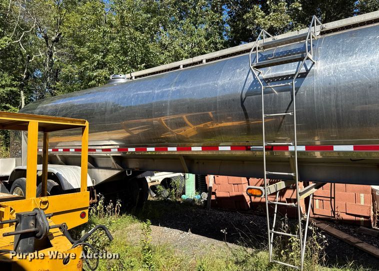 image for item EV5069 1986 Walker stainless TBTC-8002 vacuum trailer