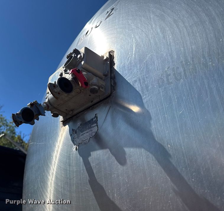 image for item EV5069 1986 Walker stainless TBTC-8002 vacuum trailer