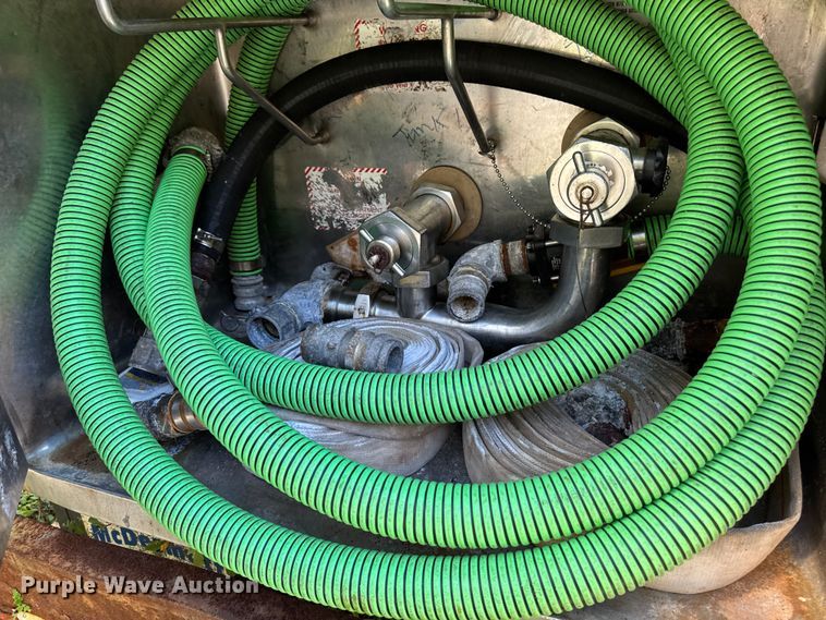 image for item EV5069 1986 Walker stainless TBTC-8002 vacuum trailer