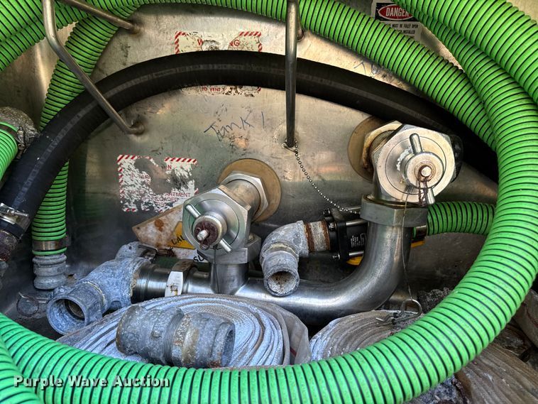 image for item EV5069 1986 Walker stainless TBTC-8002 vacuum trailer