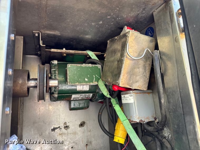 image for item EV5069 1986 Walker stainless TBTC-8002 vacuum trailer