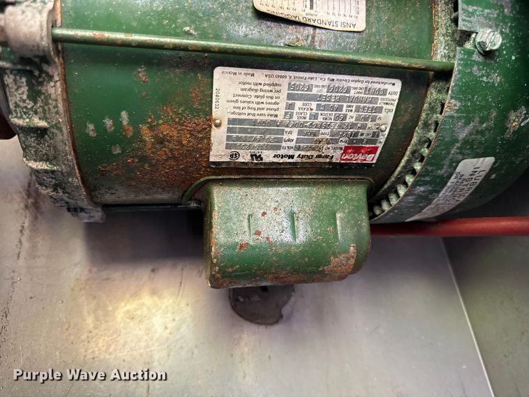 image for item EV5069 1986 Walker stainless TBTC-8002 vacuum trailer