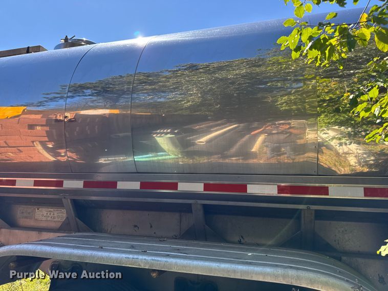 image for item EV5069 1986 Walker stainless TBTC-8002 vacuum trailer