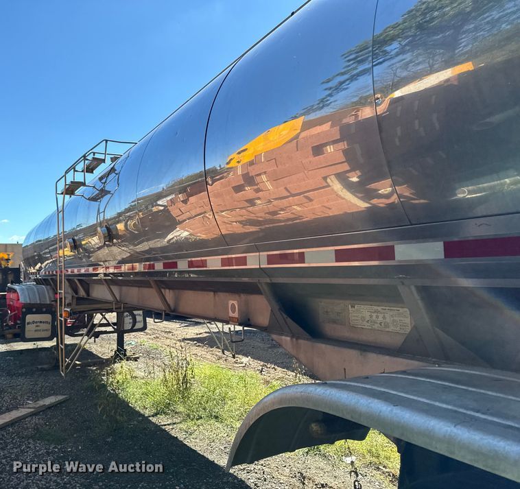 image for item EV5069 1986 Walker stainless TBTC-8002 vacuum trailer