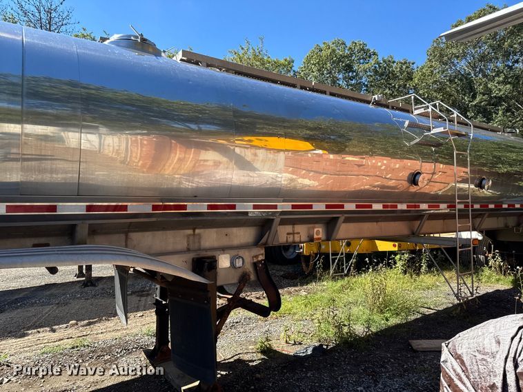 image for item EV5069 1986 Walker stainless TBTC-8002 vacuum trailer