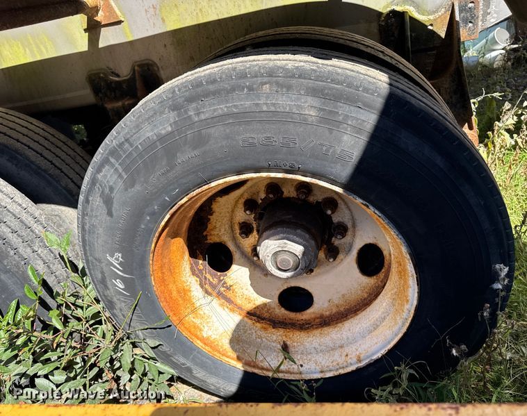 image for item EV5069 1986 Walker stainless TBTC-8002 vacuum trailer