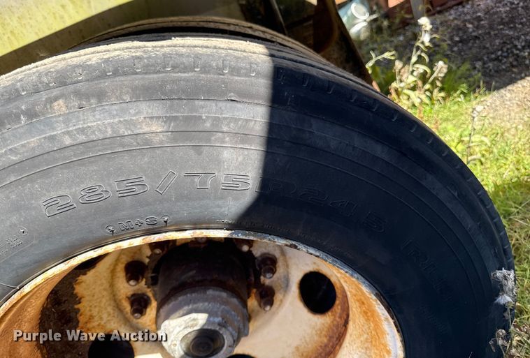 image for item EV5069 1986 Walker stainless TBTC-8002 vacuum trailer