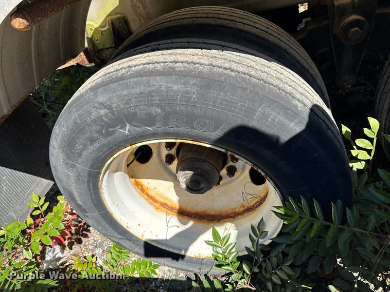 image for item EV5069 1986 Walker stainless TBTC-8002 vacuum trailer