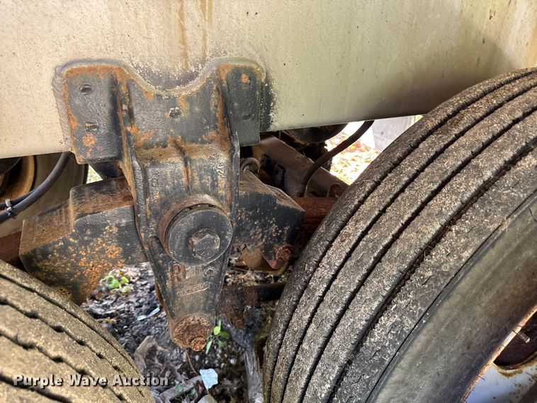 image for item EV5069 1986 Walker stainless TBTC-8002 vacuum trailer