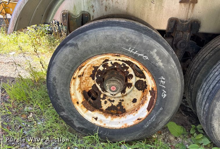 image for item EV5069 1986 Walker stainless TBTC-8002 vacuum trailer