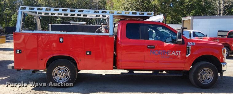 image for item EV5074 2022 Ford F350 Super Duty SuperCab utility bed pickup truck