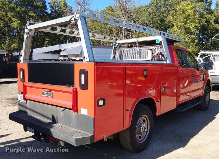 image for item EV5074 2022 Ford F350 Super Duty SuperCab utility bed pickup truck