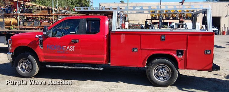 image for item EV5074 2022 Ford F350 Super Duty SuperCab utility bed pickup truck