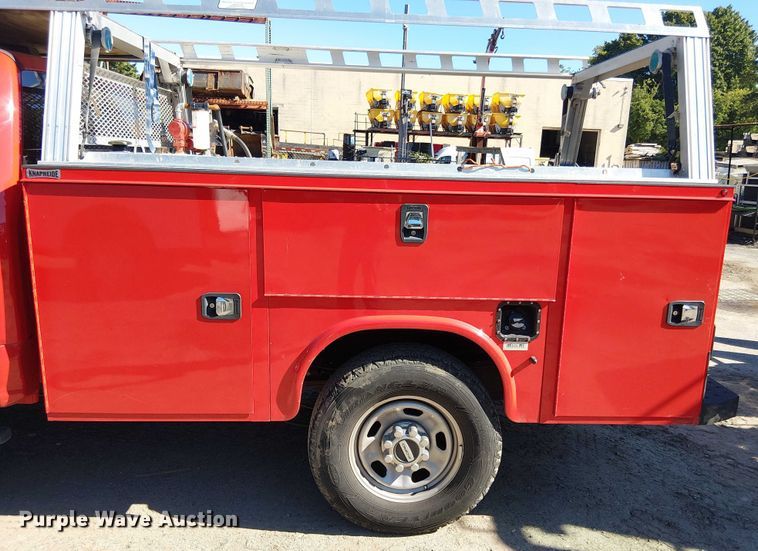 image for item EV5074 2022 Ford F350 Super Duty SuperCab utility bed pickup truck