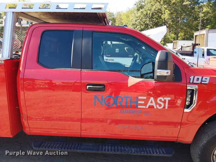 image for item EV5074 2022 Ford F350 Super Duty SuperCab utility bed pickup truck