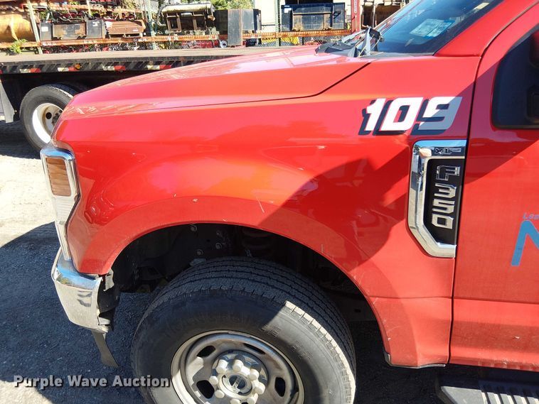 image for item EV5074 2022 Ford F350 Super Duty SuperCab utility bed pickup truck