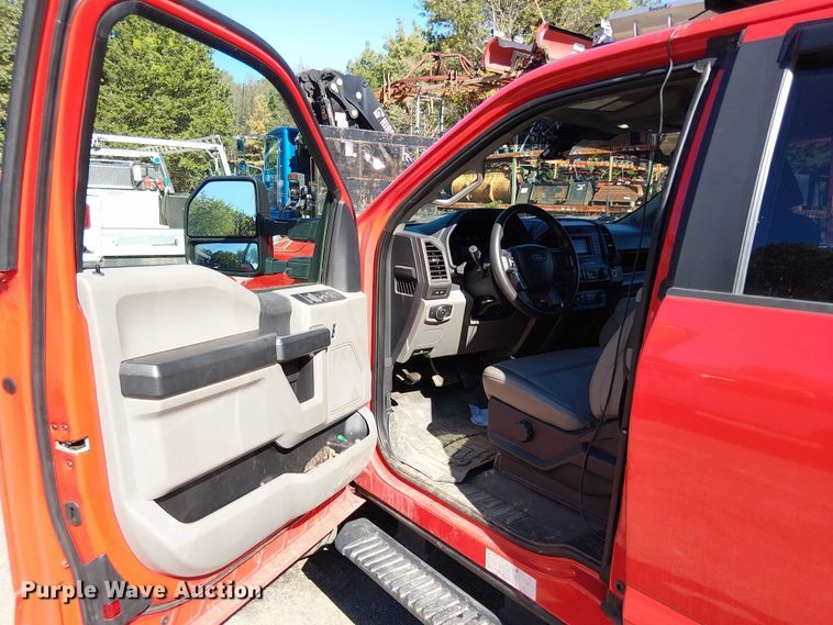 image for item EV5074 2022 Ford F350 Super Duty SuperCab utility bed pickup truck