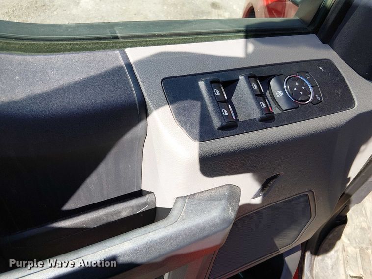 image for item EV5074 2022 Ford F350 Super Duty SuperCab utility bed pickup truck