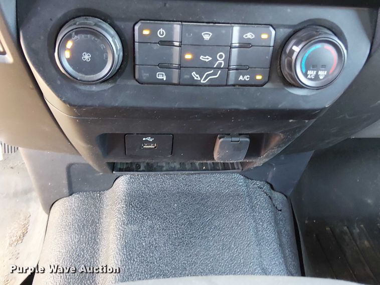 image for item EV5074 2022 Ford F350 Super Duty SuperCab utility bed pickup truck