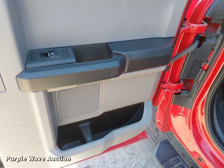 image for item EV5074 2022 Ford F350 Super Duty SuperCab utility bed pickup truck