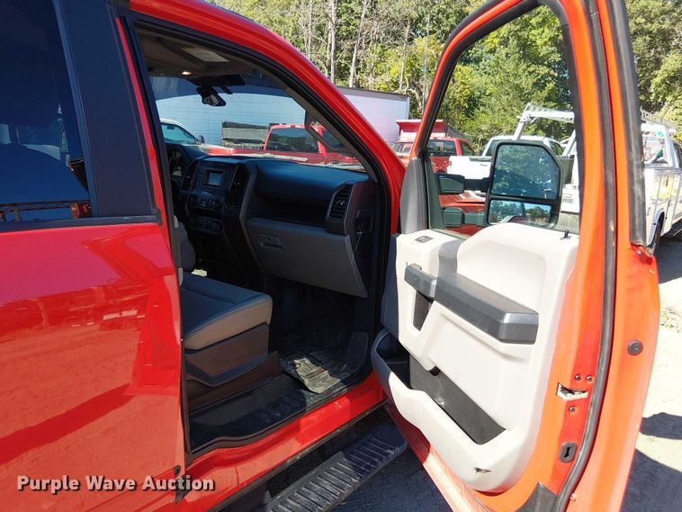 image for item EV5074 2022 Ford F350 Super Duty SuperCab utility bed pickup truck