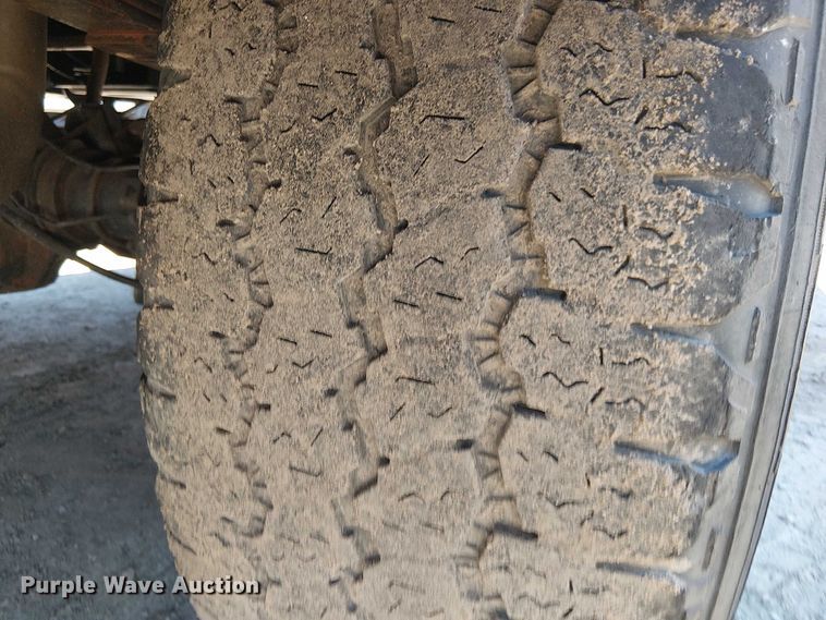 image for item EV5074 2022 Ford F350 Super Duty SuperCab utility bed pickup truck