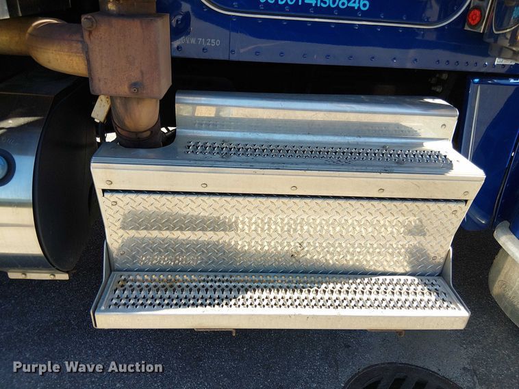 image for item EV5117 2021 Peterbilt 389 dump truck