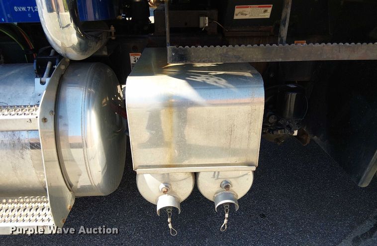 image for item EV5117 2021 Peterbilt 389 dump truck