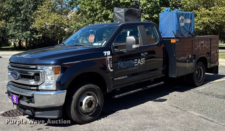 image for item EV5123 2021 Ford F350 Super Duty SuperCab utility bed pickup truck