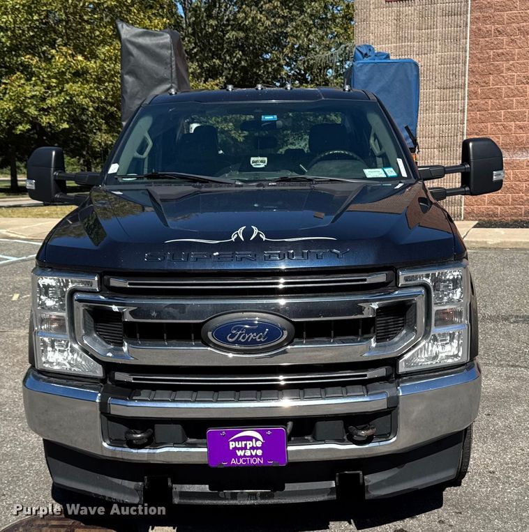 image for item EV5123 2021 Ford F350 Super Duty SuperCab utility bed pickup truck