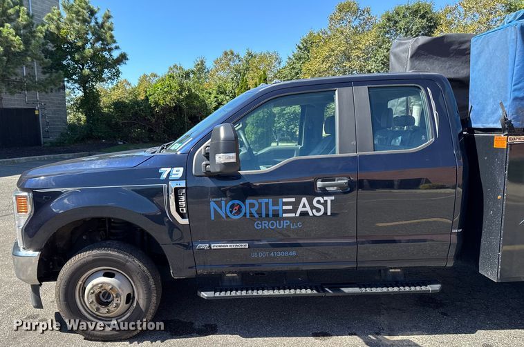 image for item EV5123 2021 Ford F350 Super Duty SuperCab utility bed pickup truck