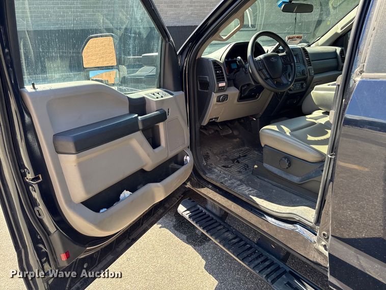 image for item EV5123 2021 Ford F350 Super Duty SuperCab utility bed pickup truck