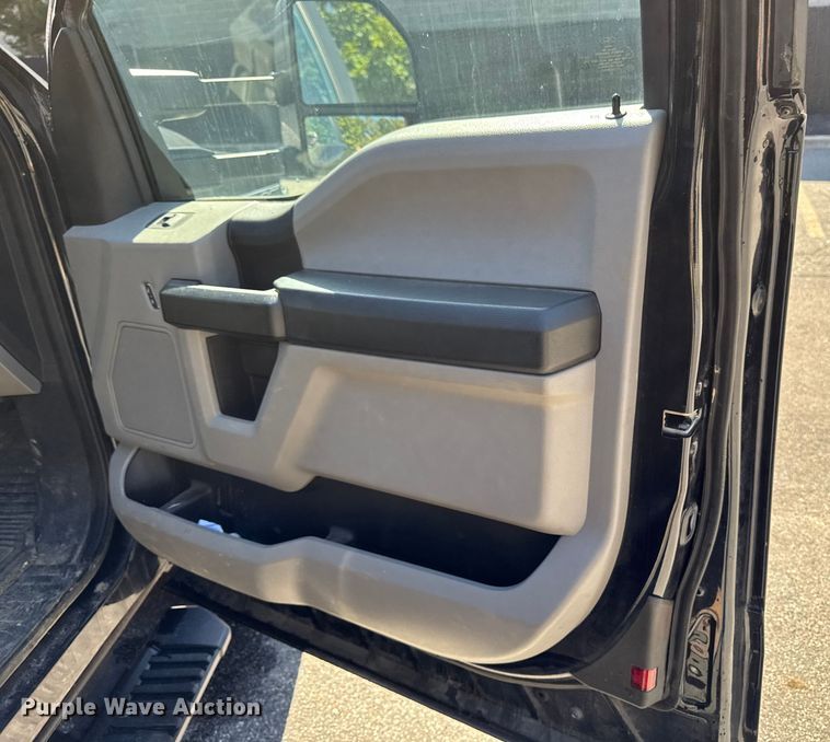 image for item EV5123 2021 Ford F350 Super Duty SuperCab utility bed pickup truck