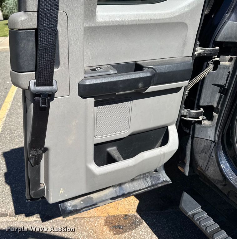 image for item EV5123 2021 Ford F350 Super Duty SuperCab utility bed pickup truck