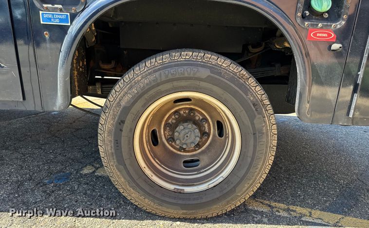 image for item EV5123 2021 Ford F350 Super Duty SuperCab utility bed pickup truck